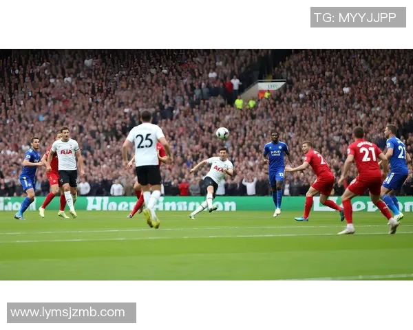 足球明星官方宣传海报展现运动激情与个人魅力的完美结合 足球明星官方宣传海报展现运动激情与个人魅力的完美结合